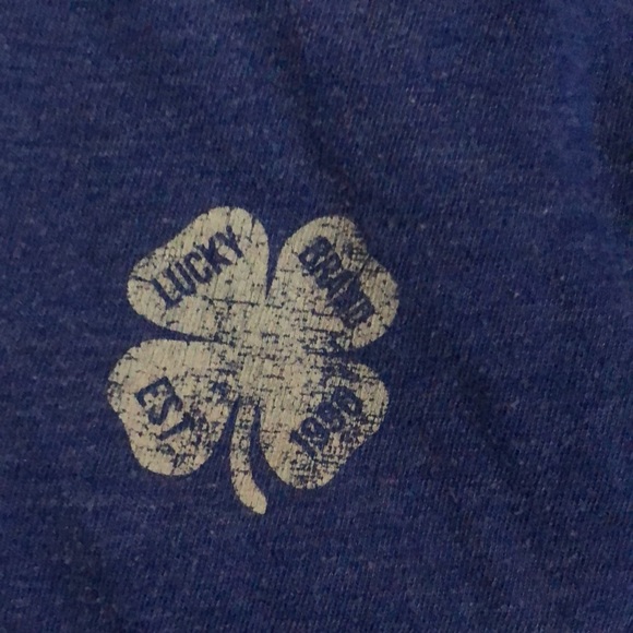 5/$25🖤 v neck tee - Picture 2 of 3